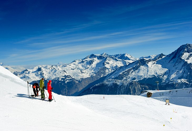 法国阿尔卑斯山的滑雪者