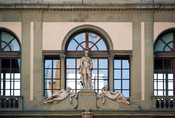 乌菲兹美术馆雕像