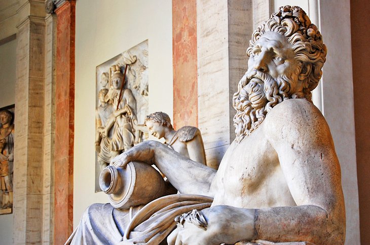 梵蒂冈城皮奥·克莱门蒂诺博物馆的河神阿诺雕塑