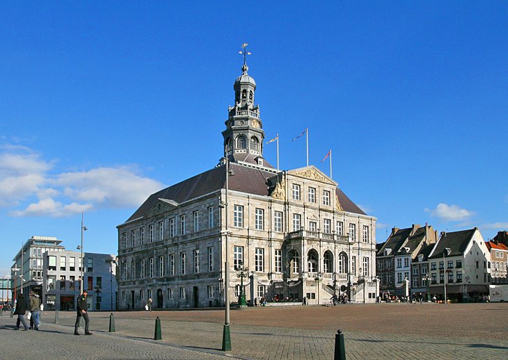 市政厅和市场广场