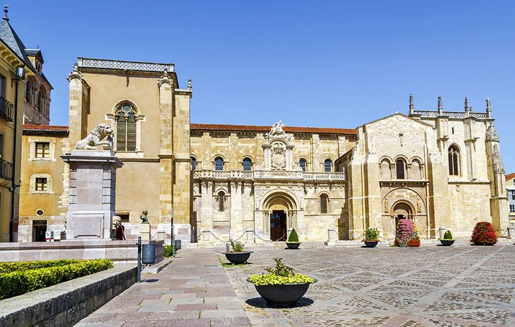 大学教会圣伊西多尔,西班牙莱昂