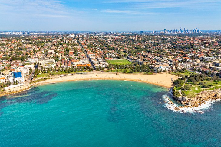 空中Coogee海滩和悉尼CBD的距离