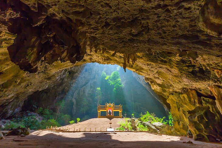 Phraya Nakhon洞穴