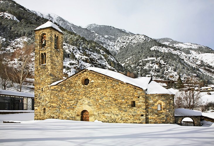 桑特马蒂de la Cortinada教会在冬天