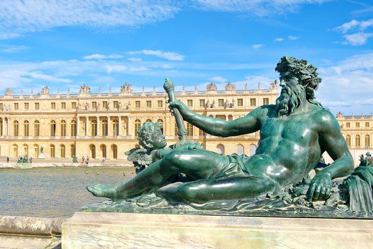 雕像在凡尔赛宫花园