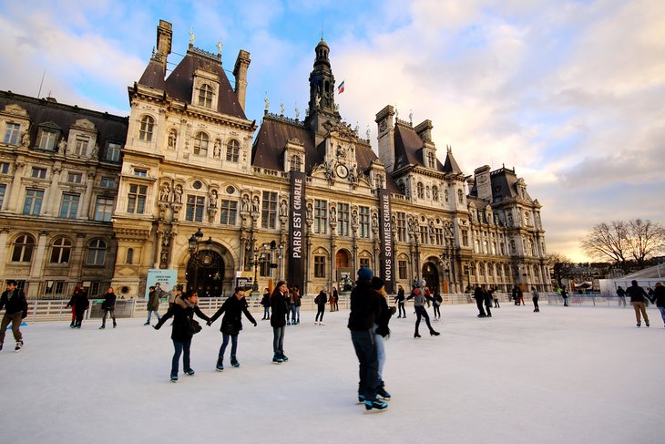 溜冰场在酒店前德城镇在巴黎