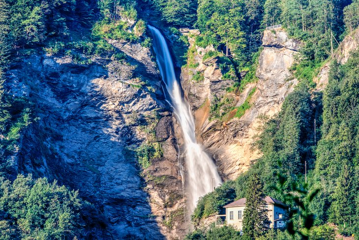 Meiringen赖兴巴赫瀑布,瑞士