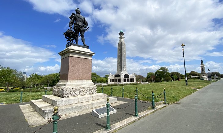 舰队纪念碑上的弗朗西斯·德雷克爵士雕像